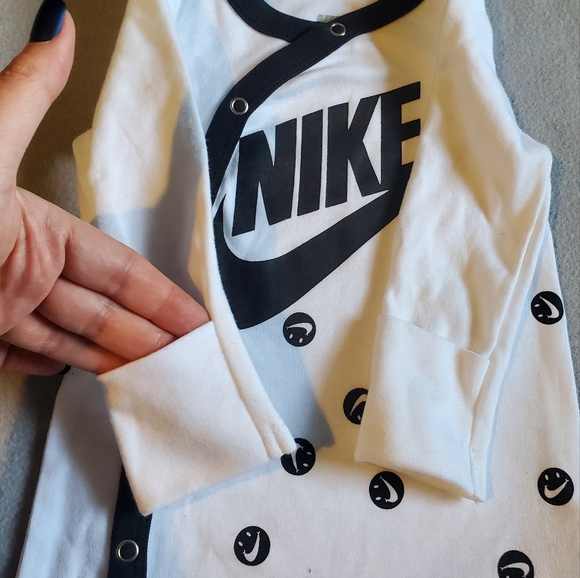 Nike baby sleeper - 3M - Smiley faces - Picture 3 of 8